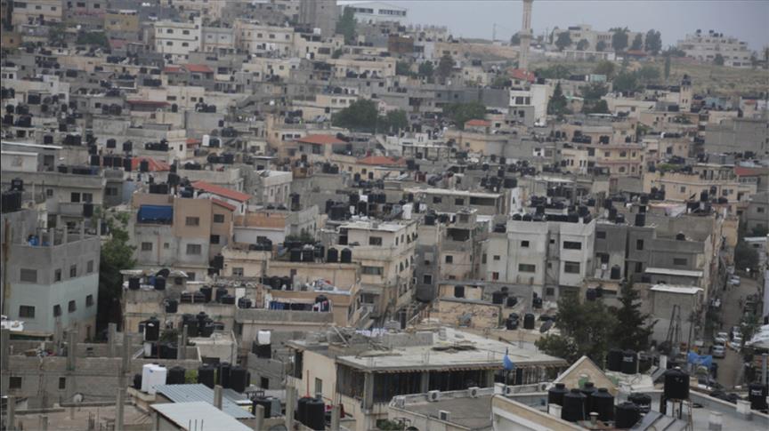 الاحتلال يوزع إخطارات بالهدم في مخيم الجلزون !!